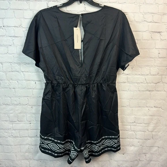 BloomChic Floral Printed Black Romper Plus Size 1X - Picture 6 of 6